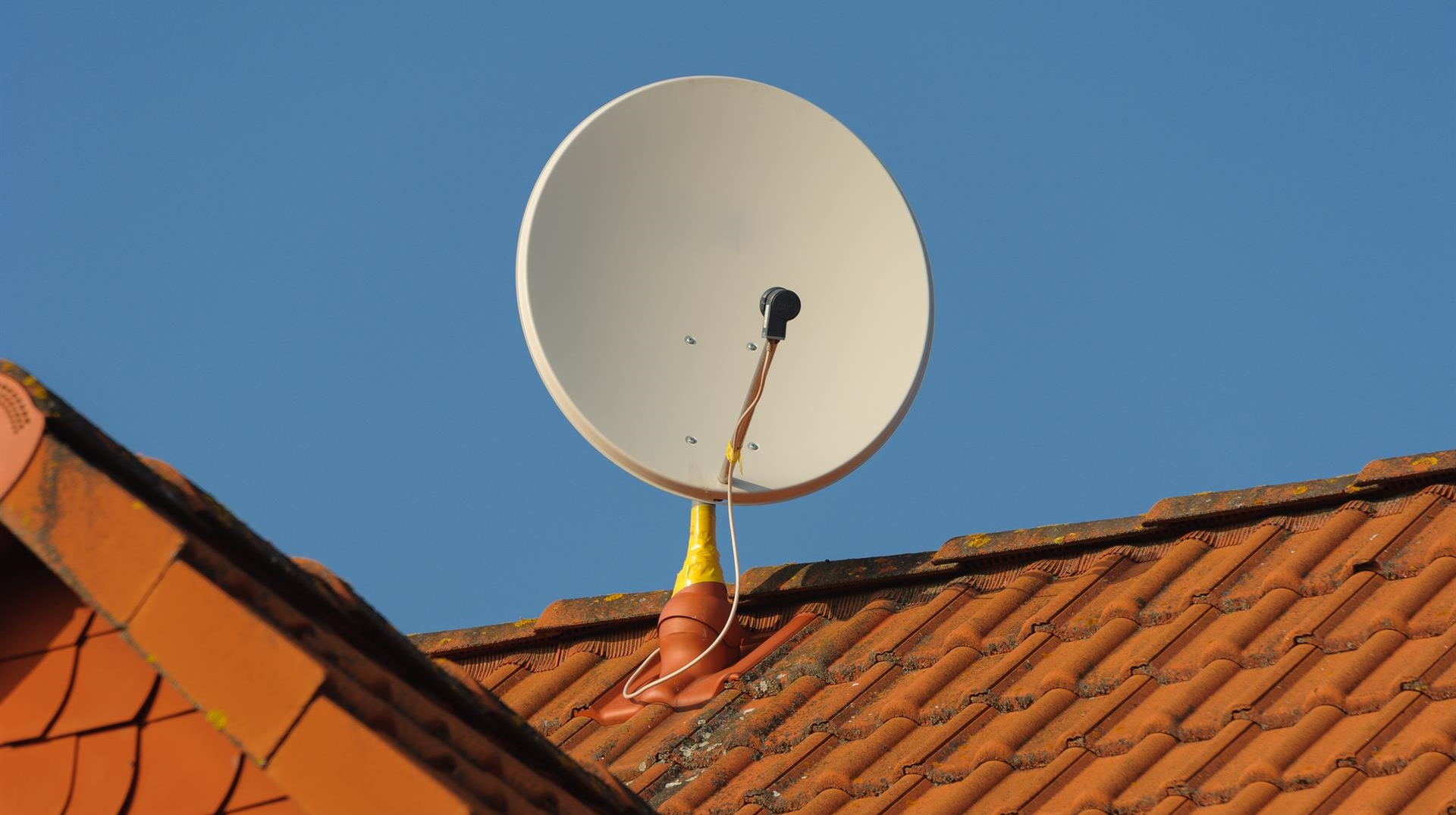 Satelliten und Antennen