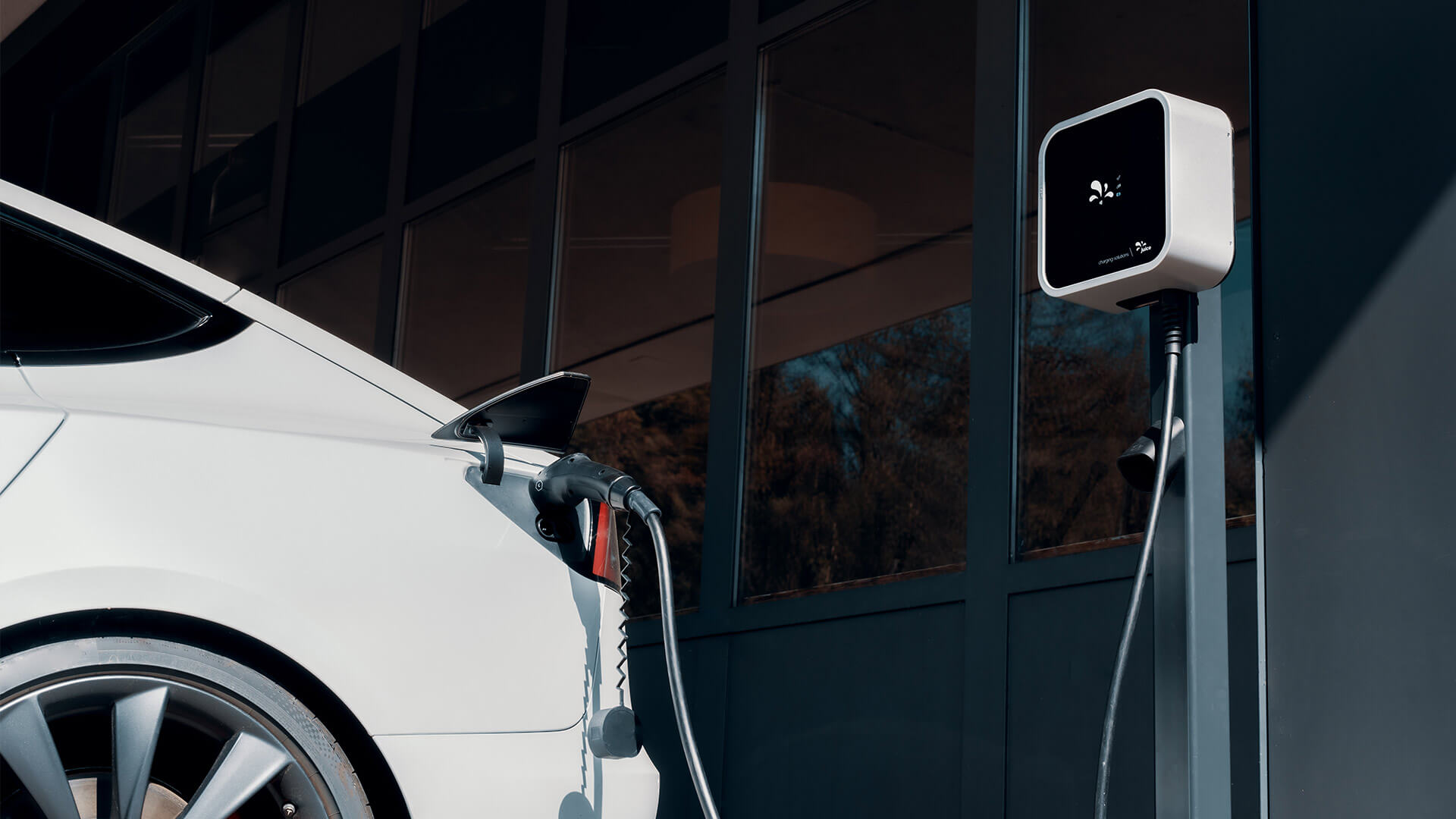 Elektroauto an Ladestation